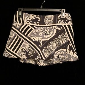 Express skort black & white